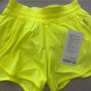 Lululemon NWT track that shorts 4 inch lined - size 6